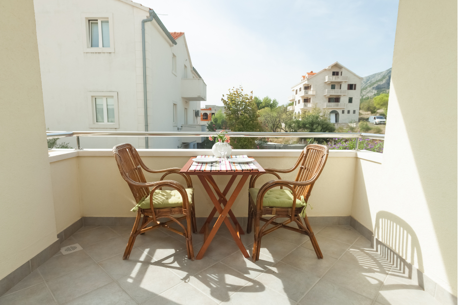 elegantas home4you balkona mēbeles